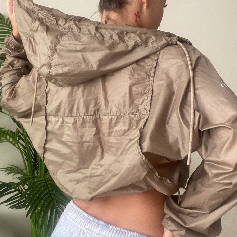 All Yoga cropped wind jacket